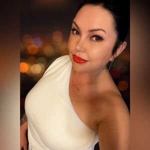 Hello Beautiful People  🥂